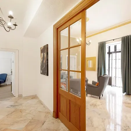 Aparthotel Palacio Don Carlos *